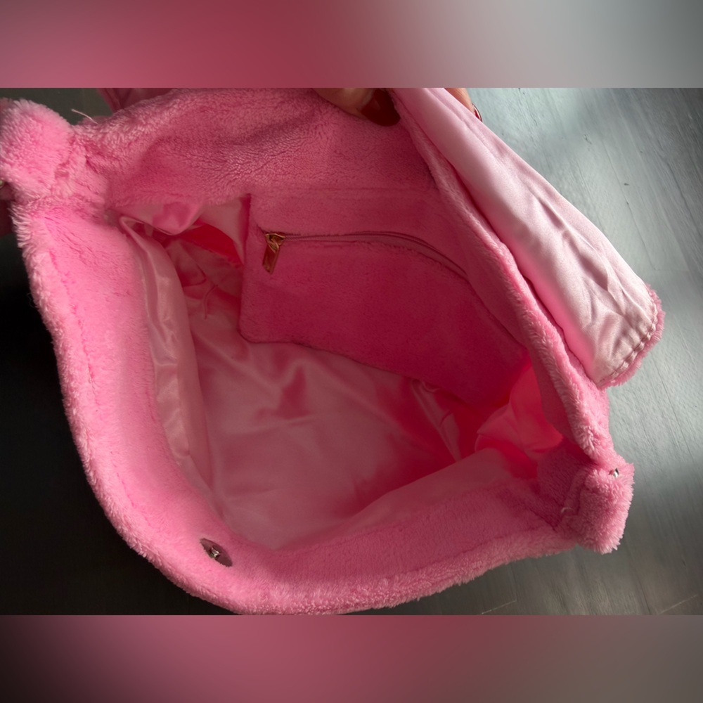 CHANEL Precision VIP Bag in Pink Logo Fleece Crossbody/Shoulder Bag - Picture 10 of 13